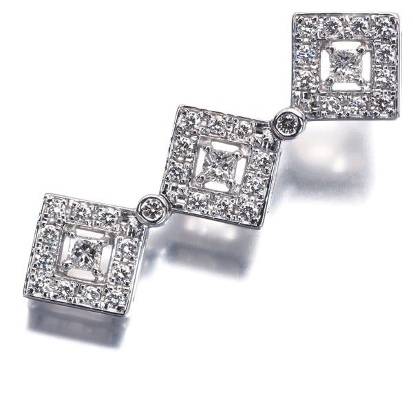 Tasaki Pendant Diamond 0.58Ct Square 2Way 18K 750 White Gold: Tasaki Pendant Diamond 0.58Ct Square 2Way 18K 750 White Gold Tasaki Pendant Diamond 0.58Ct Square 2Way 18K 750 White Gold is a stunning 18k white gold pendant featuring a 0.58ct natural diamond, set