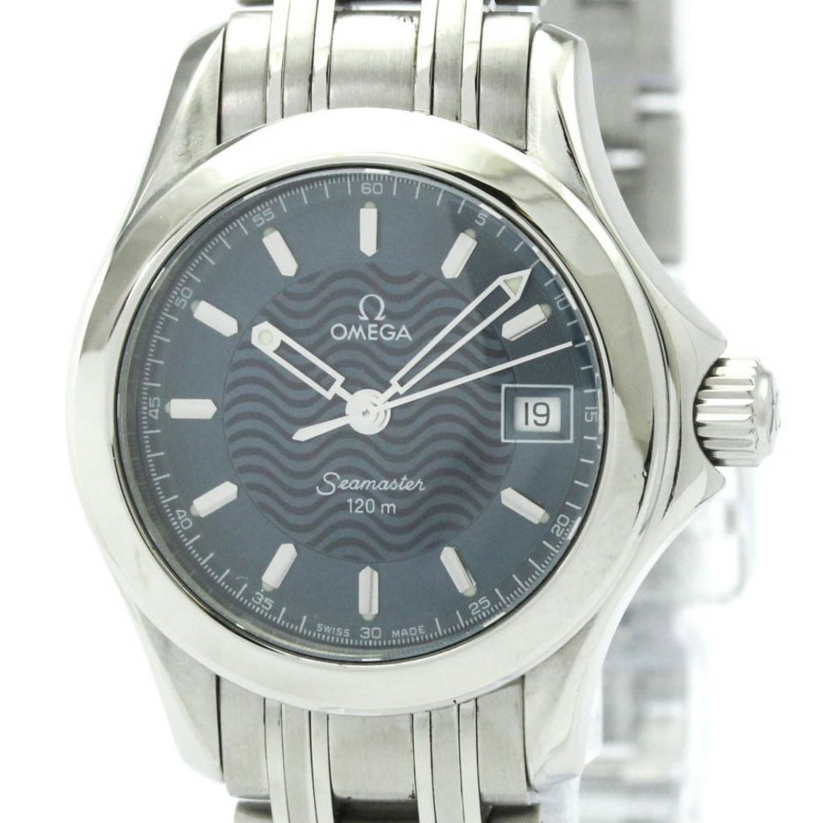 OMEGA Wristwatch Stainless Steel: OMEGA Wristwatch Stainless Steel Stainless steel case and band give this Omega Seamaster watch a sleek, sporty look. The blue dial is a striking feature, complemented by the quartz movement and date