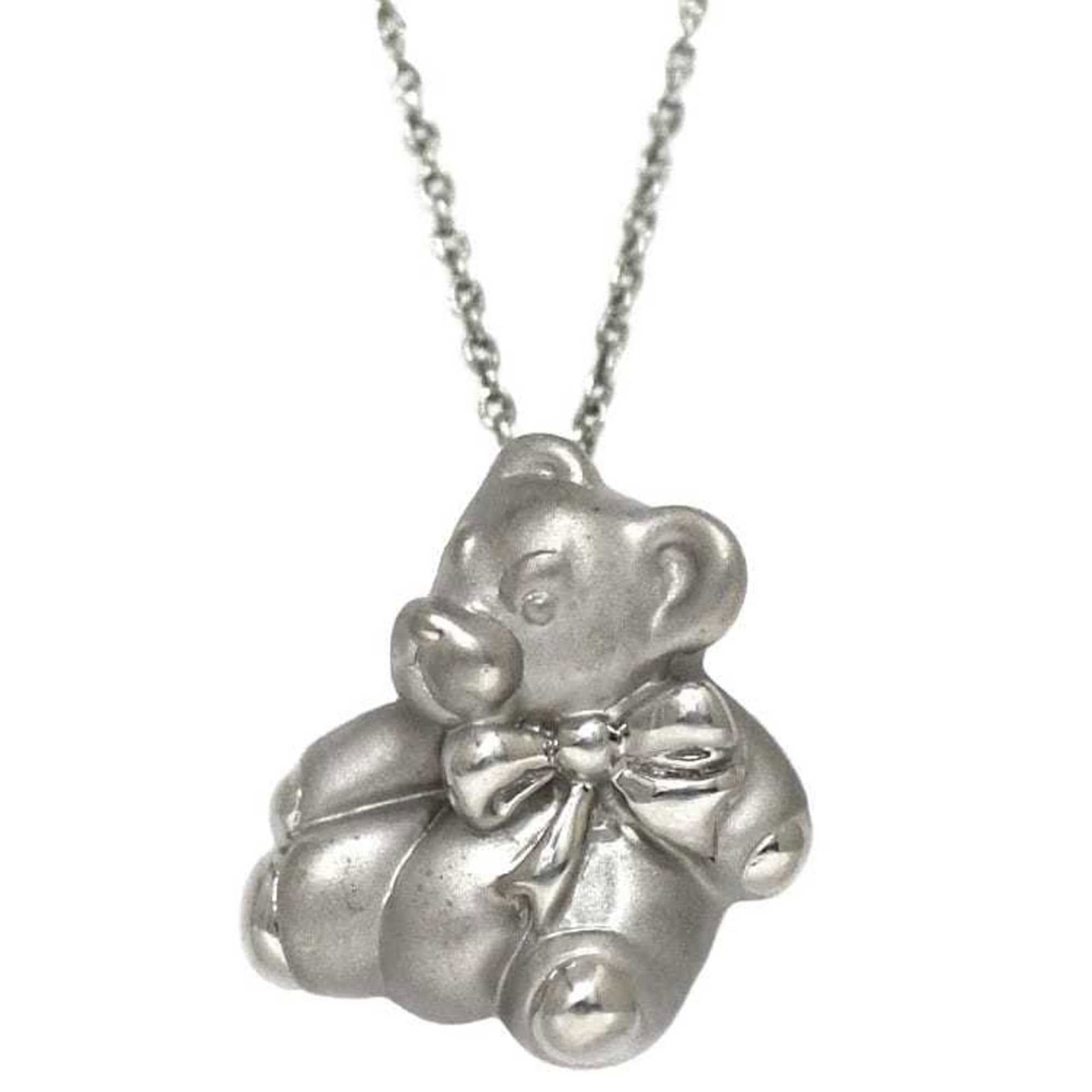 TIFFANY Silver 925: TIFFANY Silver 925 Silver 925 Tiffany Necklace in Excellent Condition. This sterling silver necklace features a 18mm x 17mm pendant and is made from high-quality 925 silver, ensuring a luxurious