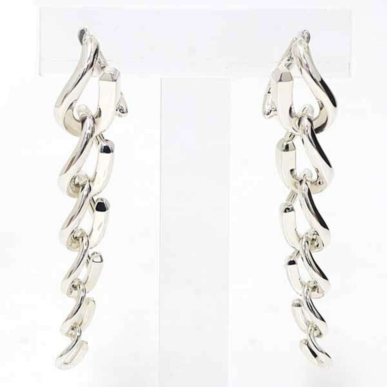 TIFFANY Drop Earrings Sterling Silver 925: TIFFANY Drop Earrings Sterling Silver 925 Sterling silver 925 Tiffany drop earrings in a sleek, modern design. Made from high-quality silver, these earrings feature a subtle shine and a touch of