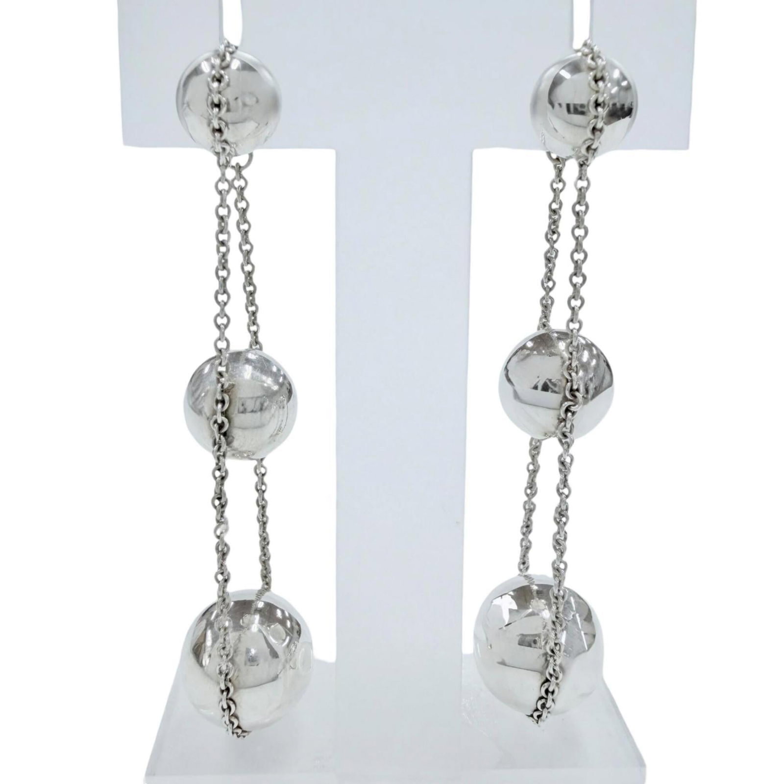 TIFFANY Stud Earrings Silver 925: TIFFANY Stud Earrings Silver 925 Silver 925 stud earrings from Tiffany, crafted in Italy, feature a sleek and sophisticated design that adds a touch of elegance to any outfit. The earrings are made fr