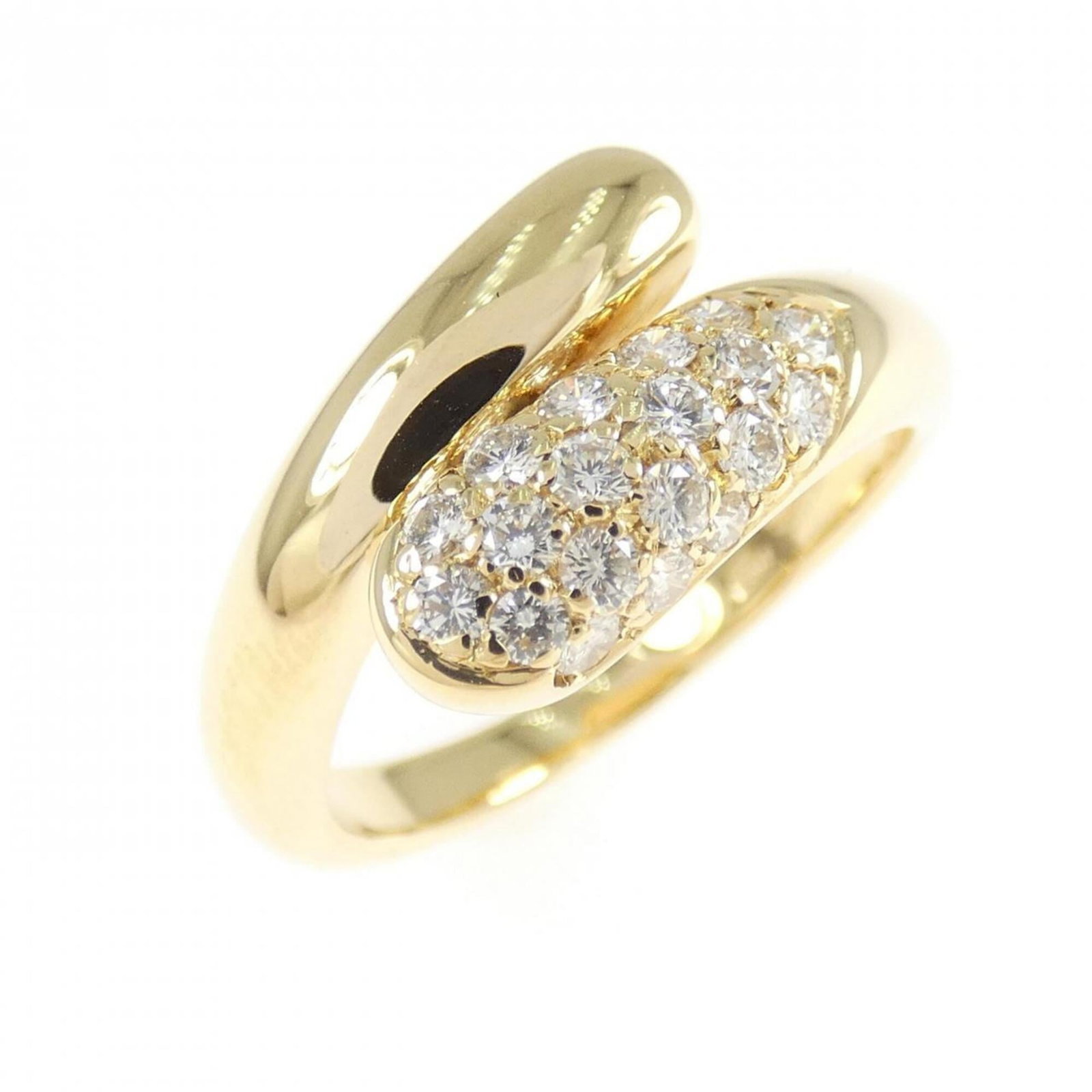 BVLGARI Band Ring Yellow Gold (18K): BVLGARI Band Ring Yellow Gold (18K) Yellow gold (18K) band ring from Bvlgari, featuring a diamond stone, crafted in 18K yellow gold with a US size 5.5. This like new used ring boasts excellent conditi