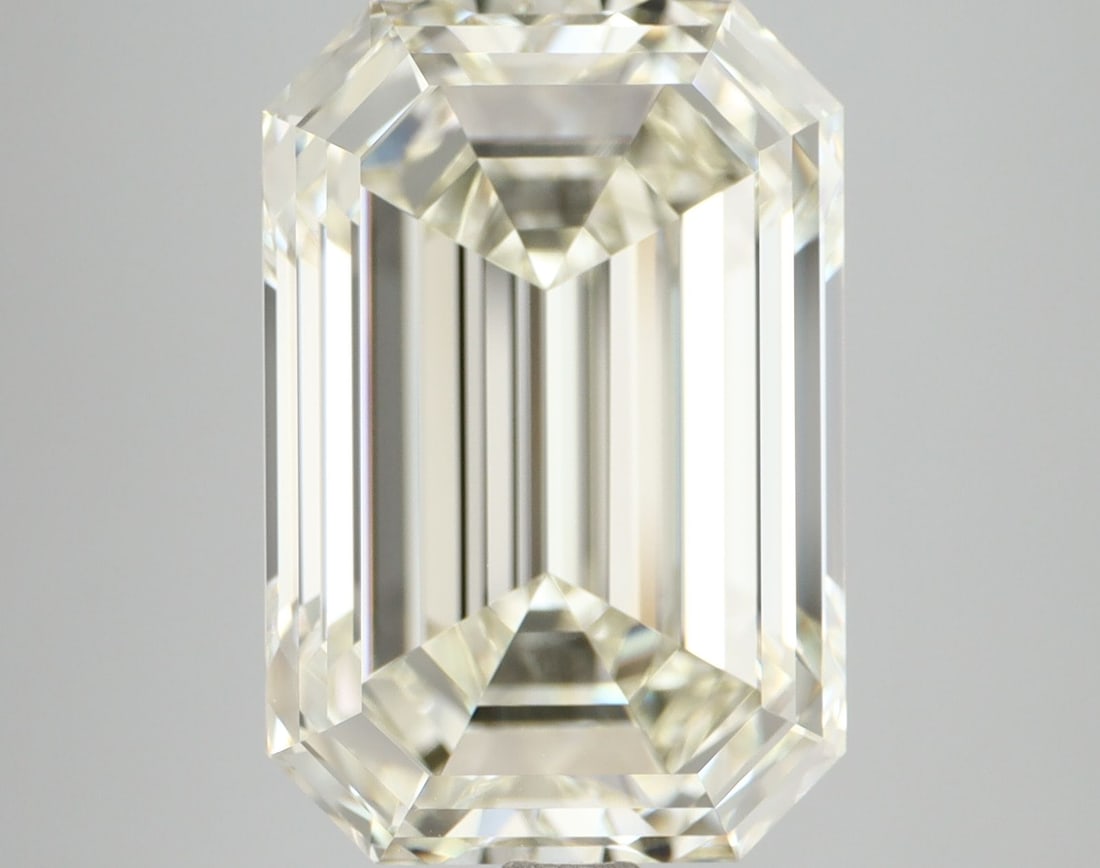 IGI Emerald 7.02ct K VVS1 - Loose Natural Diamond: IGI Emerald 7.02ct K VVS1 - Loose Natural Diamond 7.02ct IGI Emerald Cut Loose Natural Diamond, certified K in color and VVS1 in clarity, boasts exceptional polish and symmetry. Measuring 13.58L x 9.1