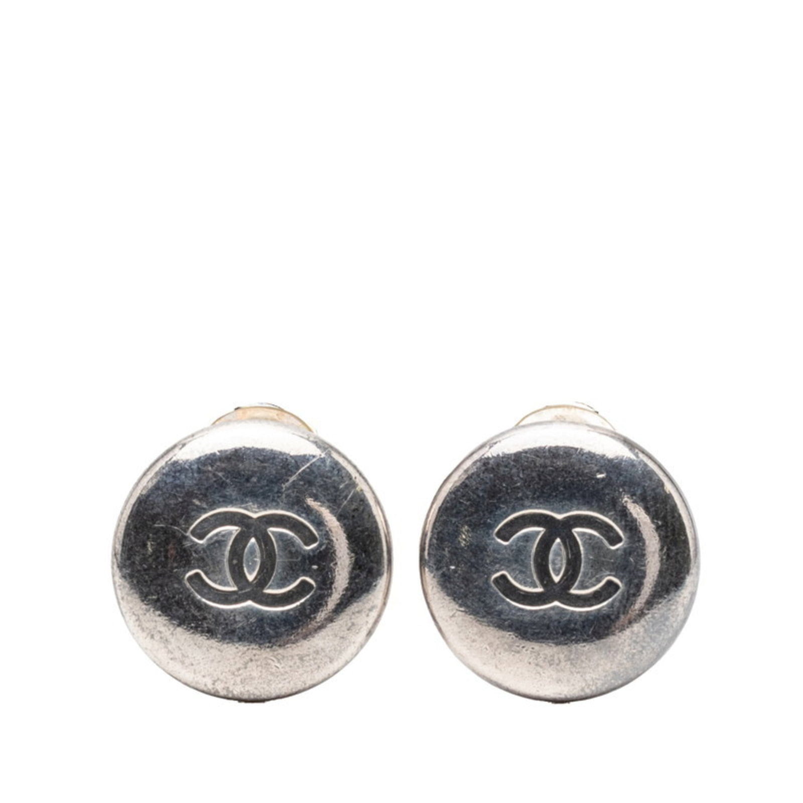 CHANEL Clip Earrings Metal: CHANEL Clip Earrings Metal Silver Clip Earrings from Chanel, bearing visible scratches and scuffs, in good used condition. Made from metal, these vintage clip earrings are 19.80mm x 19.80mm in size. I