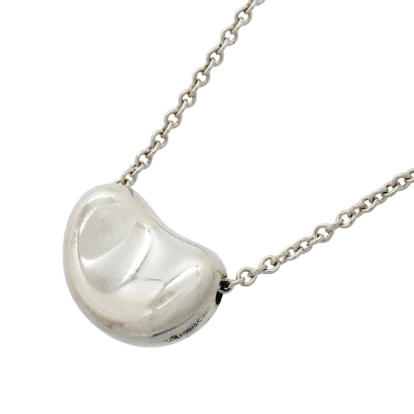 TIFFANY Silver 925: TIFFANY Silver 925 Silver 925 Tiffany necklace with a 7.6mm x 10.7mm pendant, available in a 42.5cm circumference. This necklace features visible scratches and scuffs, and is in good overall