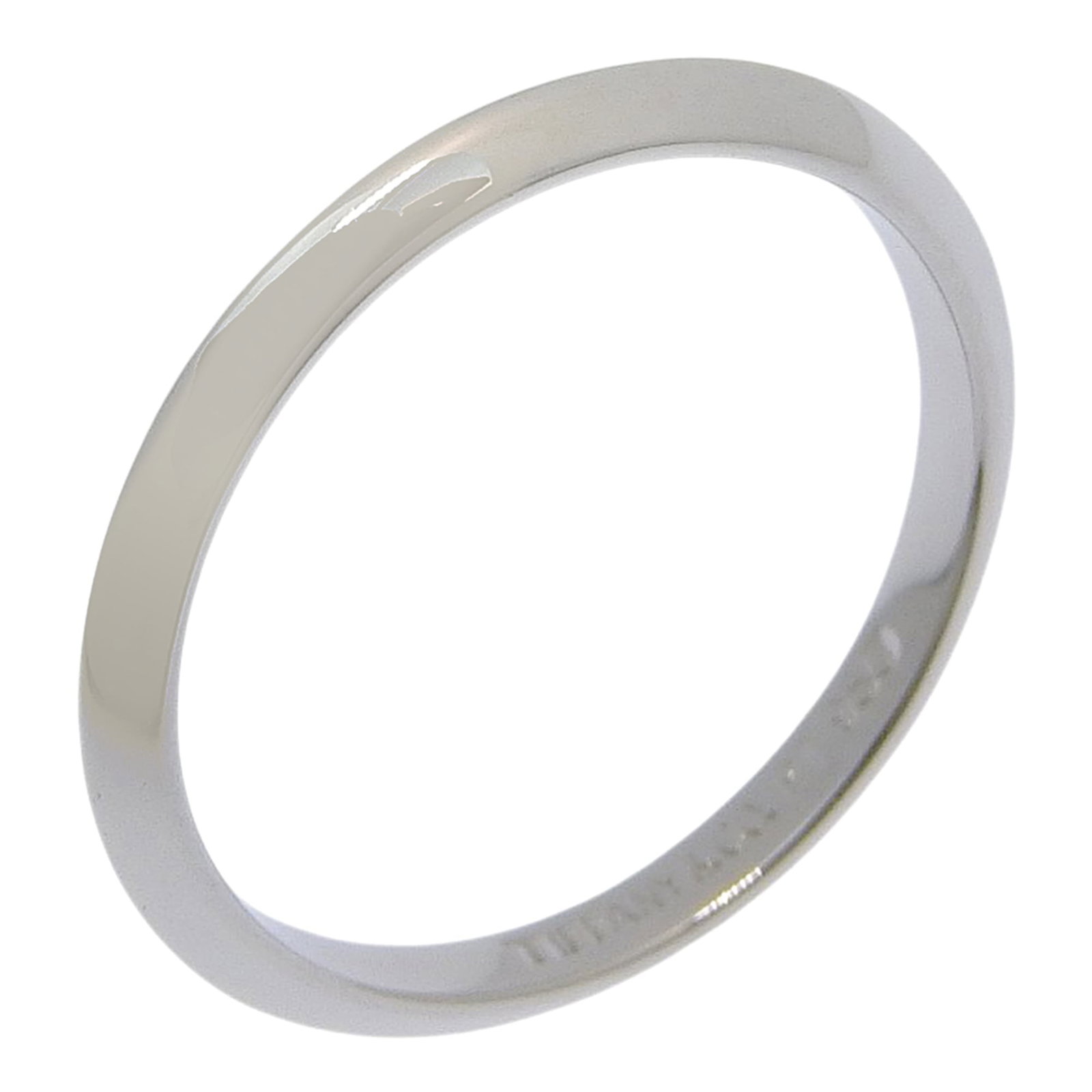 TIFFANY Band Ring Platinum 950: TIFFANY Band Ring Platinum 950 Platinum 950 band ring from Tiffany, featuring a sleek and sophisticated design. This gently used ring showcases minor signs of wear, with small scratches or light