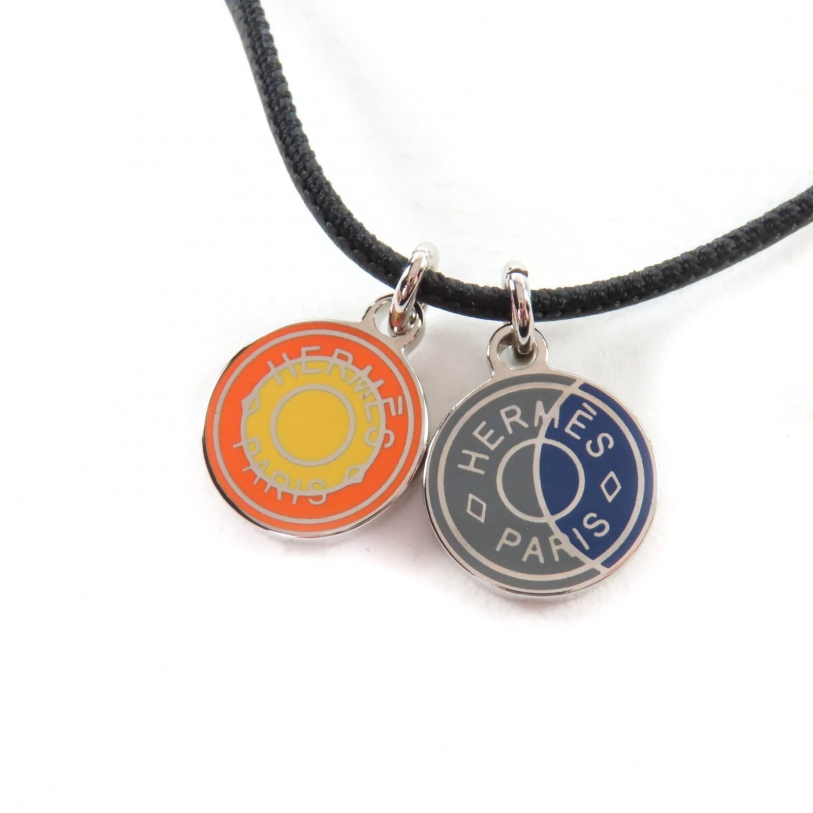 HERMES Blue Orange: HERMES Blue Orange The Hermes Blue Orange Necklace features a stunning blue and orange pendant, a hallmark of the iconic French fashion brand. Gently used with minor signs of wear, this necklace boast