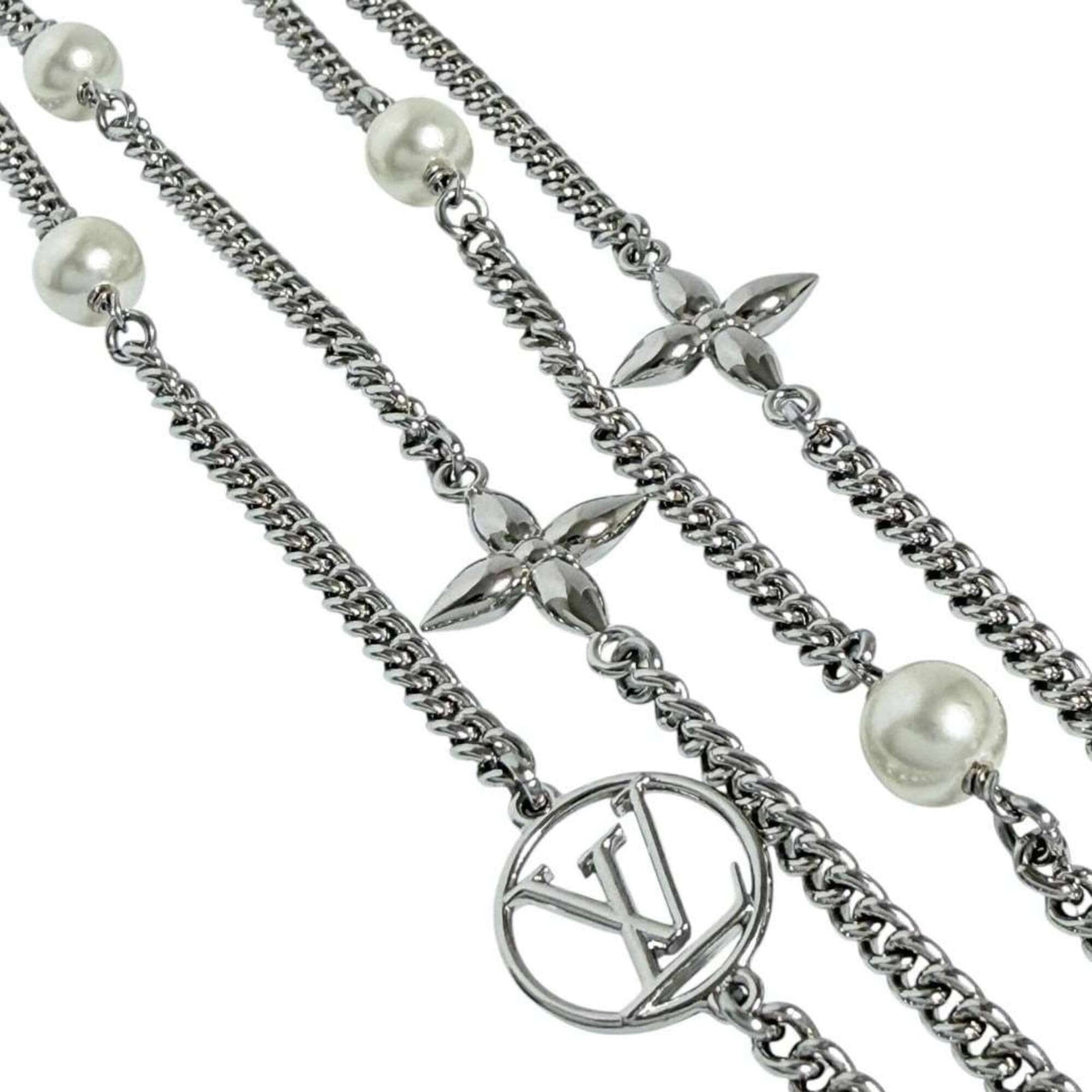 LOUIS VUITTON Artificial Pearl Metal: LOUIS VUITTON Artificial Pearl Metal Artificial pearl, Metal Necklace with a touch of luxury from Louis Vuitton, featuring a high-quality metal construction and a beautiful, shimmering finish. This ne