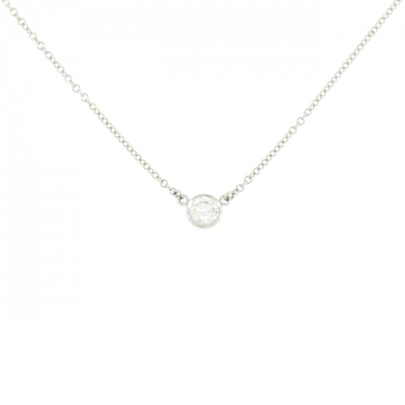 TIFFANY Platinum 950: TIFFANY Platinum 950 Platinum 950 Tiffany Necklace in Excellent Condition. This stunning necklace boasts a 4.7mm x 4.7mm pendant crafted from platinum 950, set against a sleek platinum chain with a 41