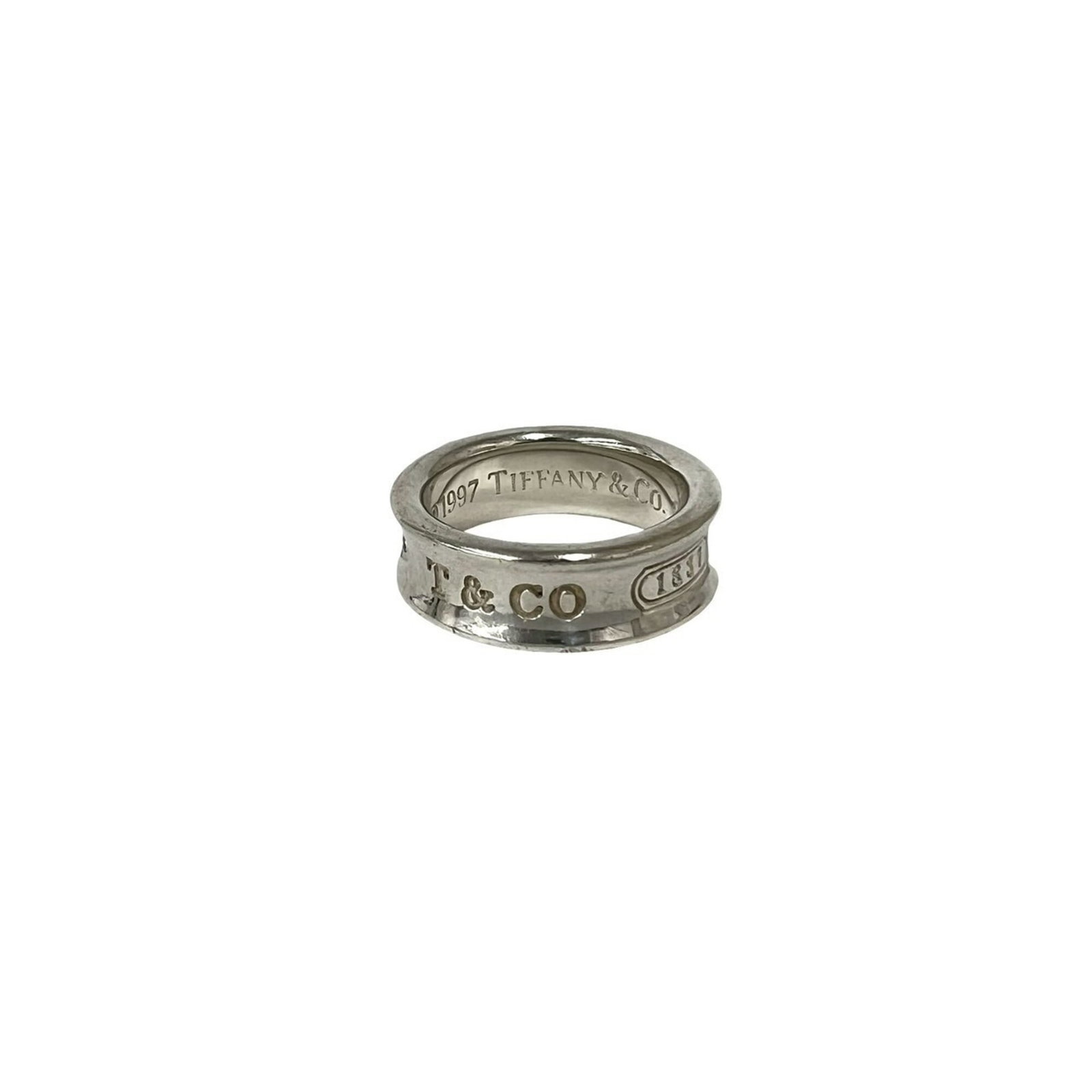 TIFFANY Band Ring Silver 925: TIFFANY Band Ring Silver 925 Silver 925 band ring from Tiffany, a classic design with subtle wear. The item bears visible scratches and scuffs, but remains fully functional in good overall condition. 