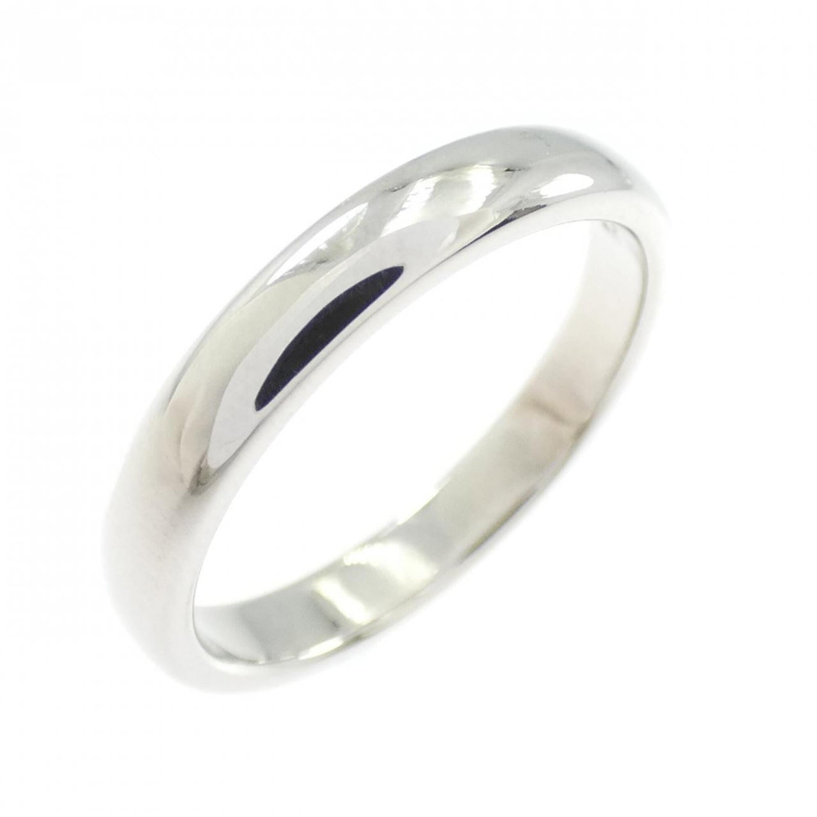 TIFFANY Band Ring Platinum 950: TIFFANY Band Ring Platinum 950 Platinum 950 Tiffany band ring in excellent condition, featuring a classic design with a subtle sheen. Gently used with minor signs of wear, this ring showcases the time