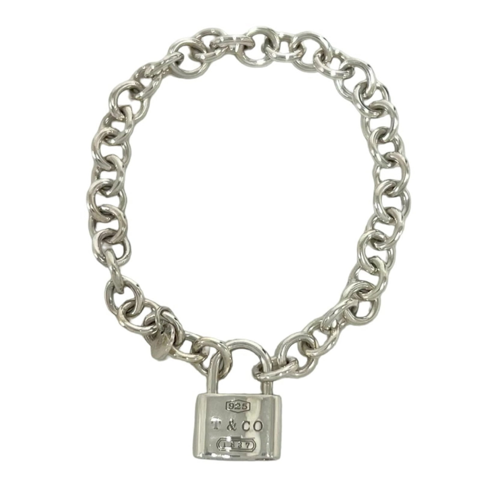 TIFFANY Charm Bracelet Silver 925: TIFFANY Charm Bracelet Silver 925 Silver 925 charm bracelet from Tiffany, featuring a silver 925 chain with visible scratches and scuffs, measuring 17cm in length. This charm bracelet is in good used 