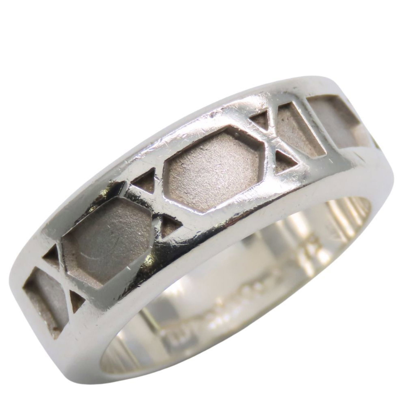 TIFFANY Band Ring Silver 925: TIFFANY Band Ring Silver 925 Silver 925 band ring from Tiffany, a classic design featuring a sleek and modern aesthetic. This women's band ring is made from high-quality silver and is available in a