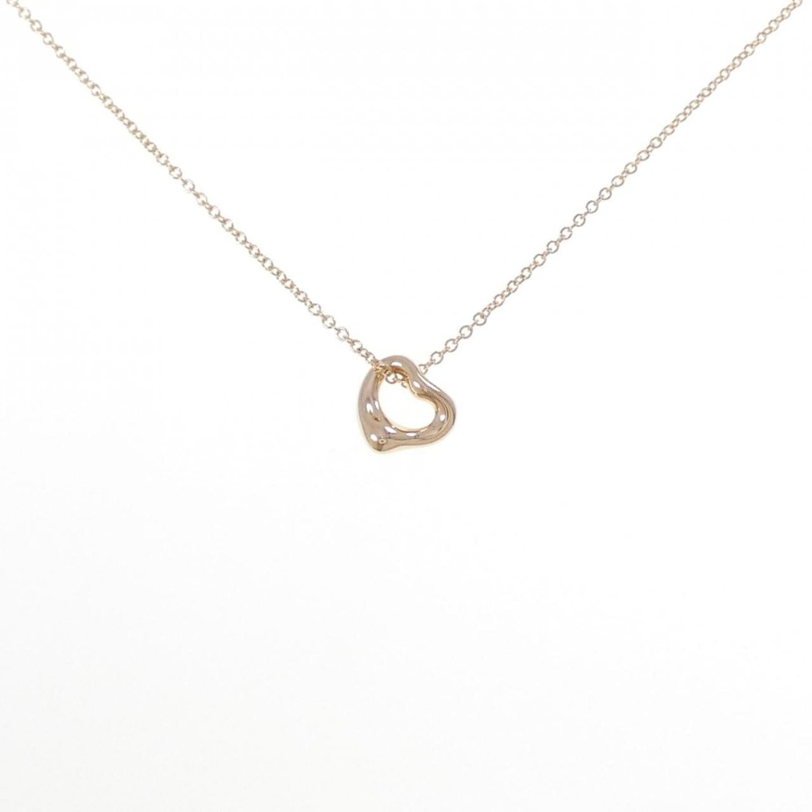 TIFFANY Pink Gold (18K): TIFFANY Pink Gold (18K) Pink gold (18K) pendant necklace from Tiffany, featuring a 6.5mm x 6.5mm pendant, set in a necklace with a 41 cm / 16.14'' circumference. This like new used necklace boasts a s