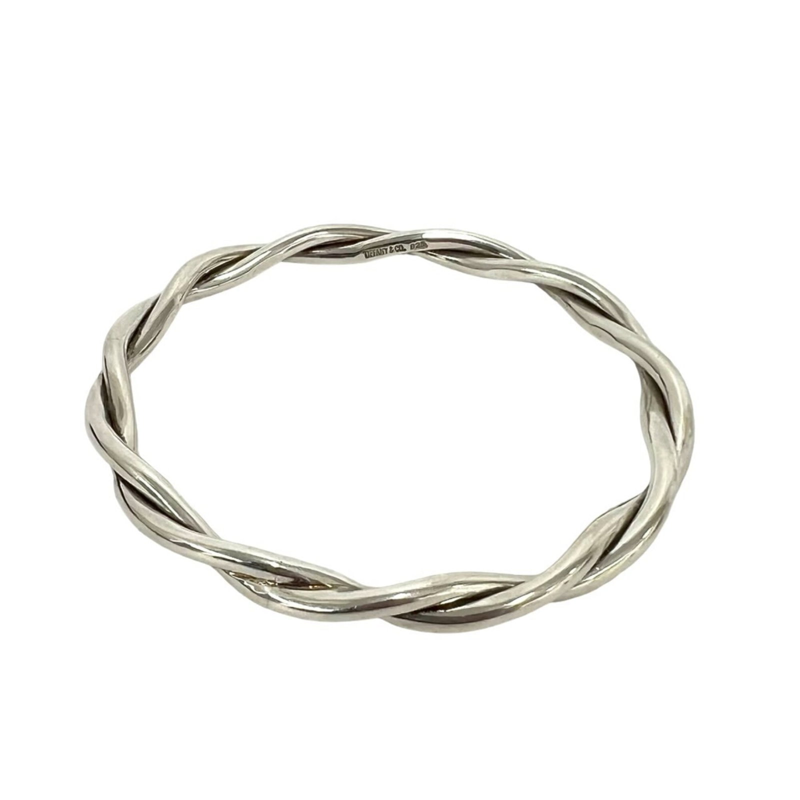 TIFFANY Bangle Silver 925: TIFFANY Bangle Silver 925 Silver 925 bangle from Tiffany, measuring 19.5cm in length, features a classic design with visible wear and scratches. The item is made from genuine silver and bears a signat