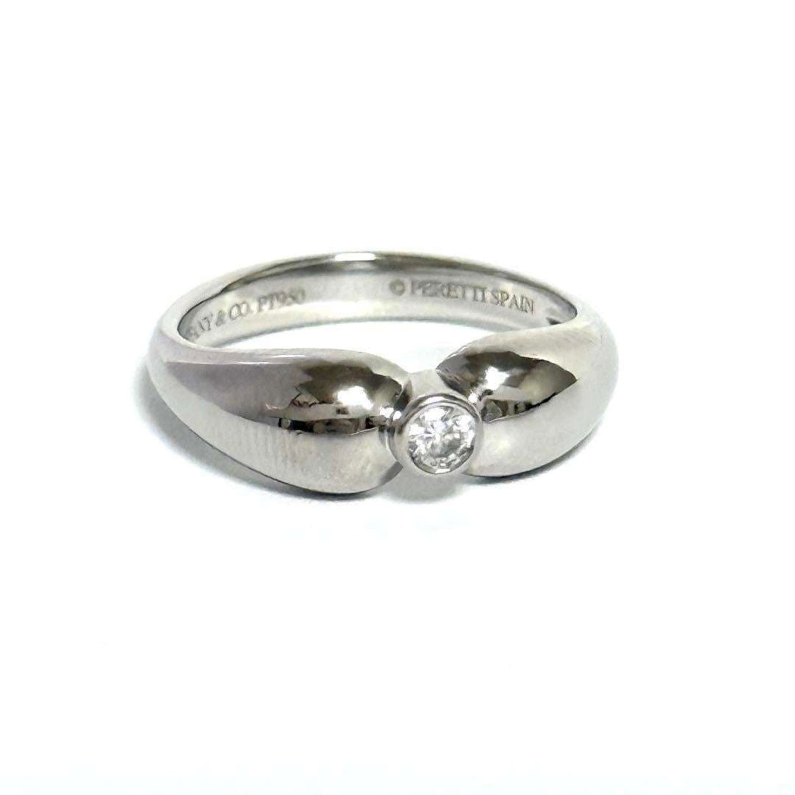 TIFFANY Band Ring Platinum: TIFFANY Band Ring Platinum Platinum band ring from Tiffany, featuring a sleek design that adds a touch of sophistication to any outfit. This gently used ring showcases minor signs of wear, including s