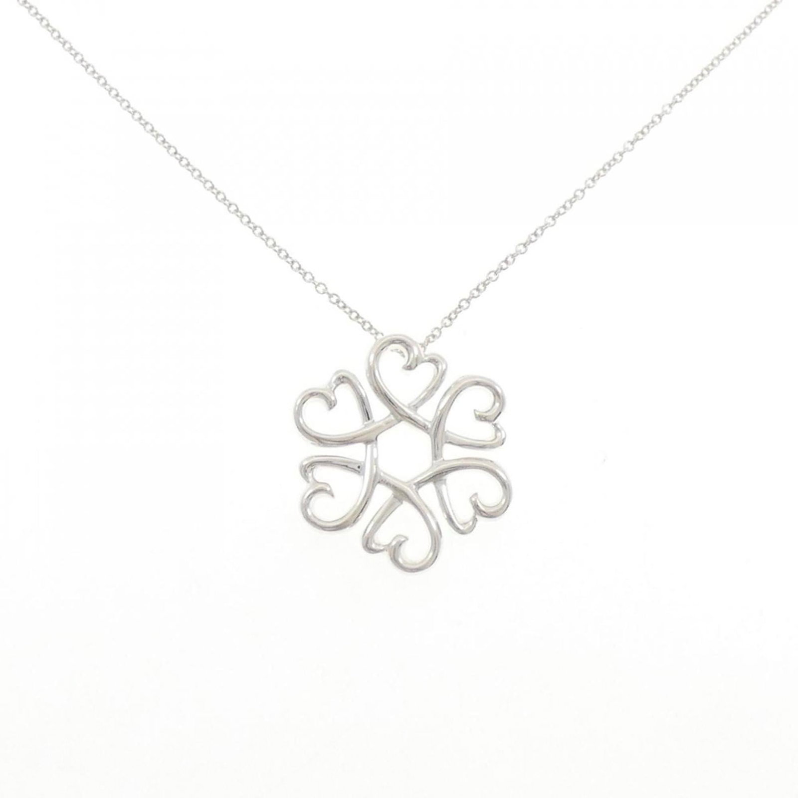 TIFFANY Silver 925: TIFFANY Silver 925 Silver 925 Tiffany Necklace Pendant. This elegant silver necklace features a beautiful pendant with a size of 21.3mm x 19mm, perfect for adding a touch of sophistication to any