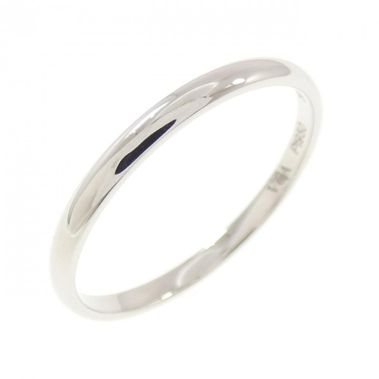 VAN CLEEF & ARPELS Band Ring Platinum 950: VAN CLEEF & ARPELS Band Ring Platinum 950 Platinum 950 band ring from Van Cleef & Arpels, featuring a high-quality platinum construction. This like-new used ring boasts excellent condition with only