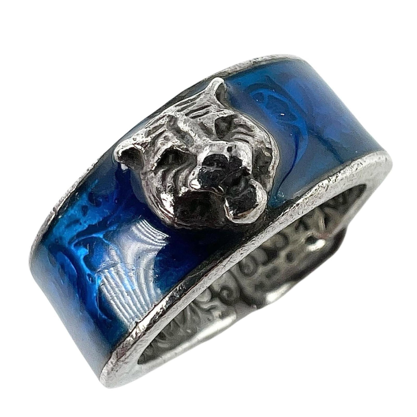 GUCCI Band Ring Enamel Sterling Silver: GUCCI Band Ring Enamel Sterling Silver Sterling silver band ring from Gucci, featuring vibrant enamel in a striking blue hue. This elegant ring boasts a classic design with a subtle touch of luxury. G