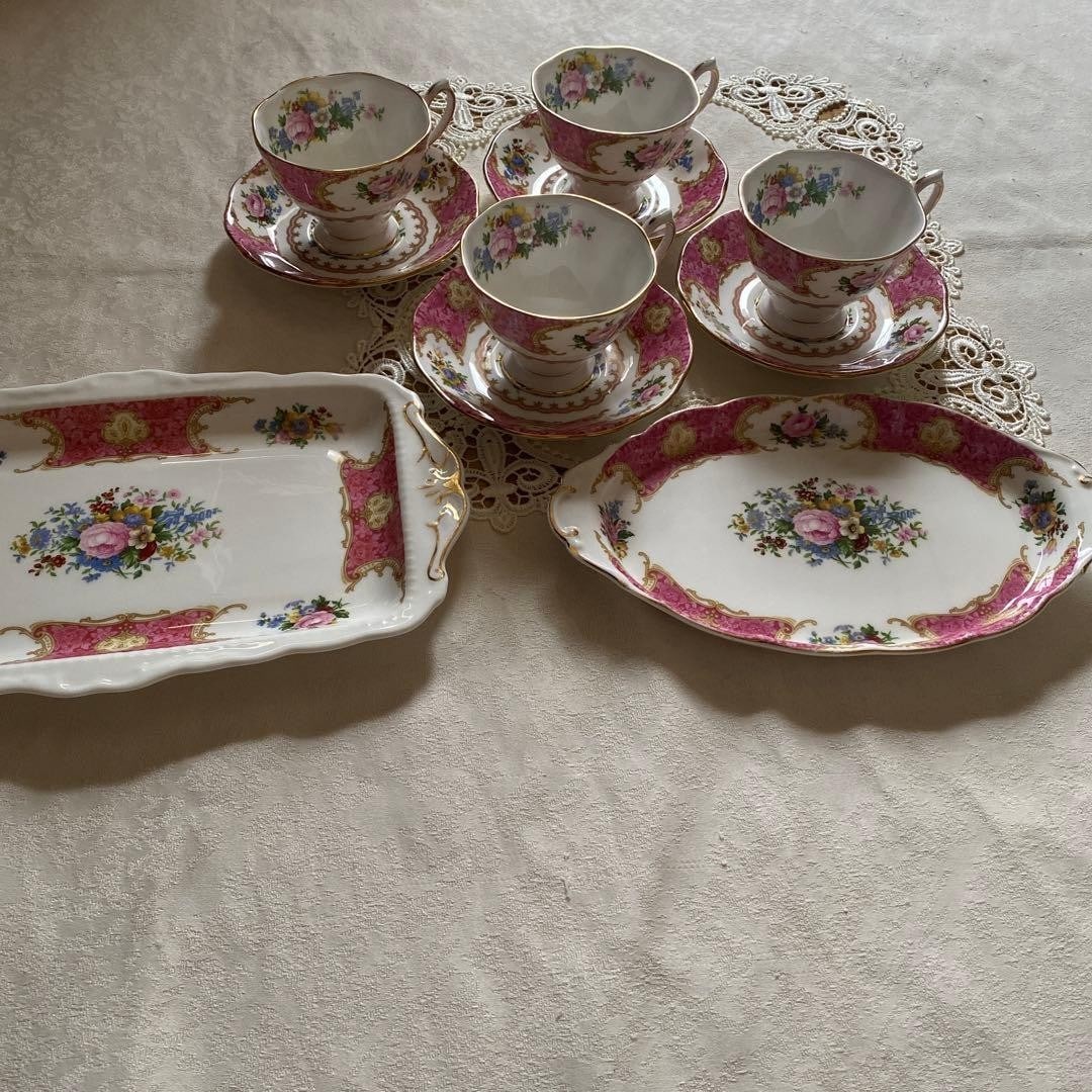 Lady Carlyle Royal Albert Collectible Cup Saucer Plate Tableware: Lady Carlyle Royal Albert Collectible Cup Saucer Plate Tableware Item Specifics: Origin: England Number Of Items In Set: 10 Pattern: Lady Carlyle Shape: Round Occasion: All Occasions Color: Multicolor