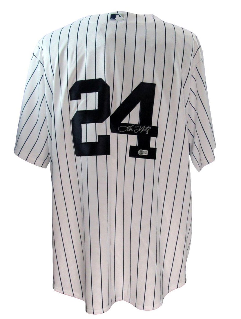 Yankees Tino Martinez New York Autographed Beckett XXL Jersey: Yankees Tino Martinez New York Autographed Beckett XXL Jersey Tino Martinez's iconic New York Yankees jersey bears his unmistakable signature, a rare collectible for any baseball fan. This XXL jersey 