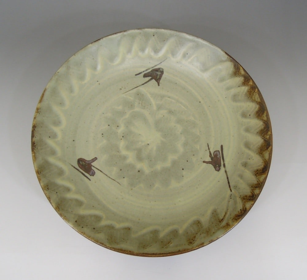 Tatsuzo Shimaoka Living National Treasure Japanese Ceramic Plate Mashiko Pottery: Tatsuzo Shimaoka Living National Treasure Japanese Ceramic Plate Mashiko Pottery Item Specifics: Artist: Tatsuzo Shimaoka Subject: Hakeme and Kushime Brushmark Comb Pattern Plate Material: Ceramic Sty