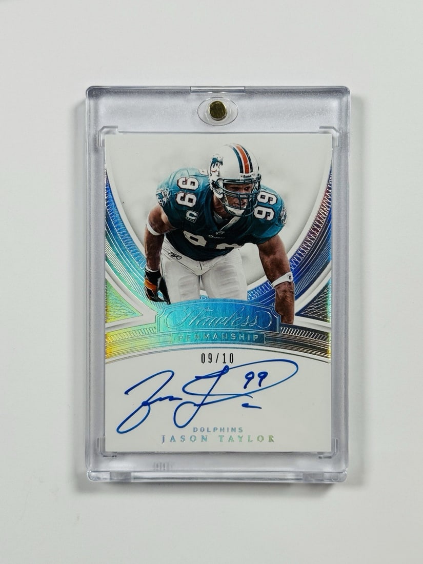 JASON TAYLOR #FP-JT 9/ 10 AUTO PANINI FLAWLESS 2018: JASON TAYLOR #FP-JT 9/ 10 AUTO PANINI FLAWLESS 2018 Autographed by Jason Taylor, this 2018 Panini Flawless parallel features a flawless 9/10 autograph, a rare and highly sought-after collectible