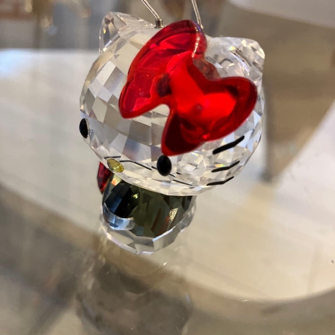 Swarovski Hello KittyLadybug 2013 Crystal Figure Limited Rare Collectible: Swarovski Hello KittyLadybug 2013 Crystal Figure Limited Rare Collectible Item Specifics: Artist: NA Signed By: NA Occasion: Everyday Size: One Size Item Length: NA Item Height: NA Number In Pack: NA 