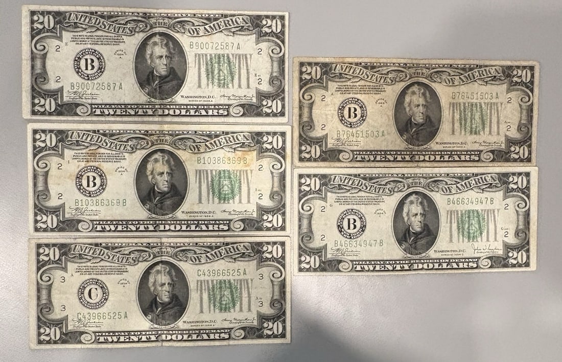 LOT OF (5) 1934 $20 FEDERAL RESERVE NOTES CIRCULATED: LOT OF (5) 1934 $20 FEDERAL RESERVE NOTES CIRCULATED Circulated 1934 $20 Federal Reserve Notes - A Rare Piece of History. These five notes, issued in 1934, are a unique opportunity for collectors to o
