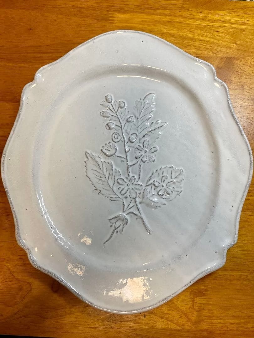 French Ceramic Plate Serving Dish Rare Astier de Villatte: French Ceramic Plate Serving Dish Rare Astier de Villatte Item Specifics: Color: white Material: ceramic Production Technique: see the photo Product Disclaimer: Measurements approximate; colors may va