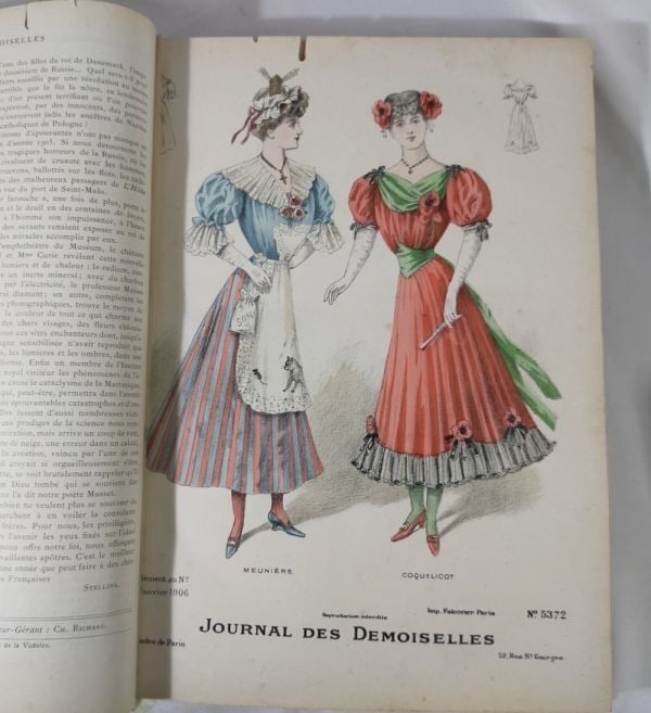 Fashion Belle poque des Demoiselles 1906 w 20 Color Plates: Fashion Belle poque des Demoiselles 1906 w 20 Color Plates Item Specifics: Binding: Softcover Wraps Place Of Publication: Paris Language: French Special Attributes: 1st Edition Illustrated Author: