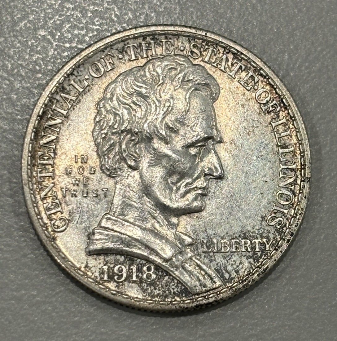 1918 LINCOLN COMMEMORATIVE UNC: 1918 LINCOLN COMMEMORATIVE UNC Circulated 1918 Lincoln Commemorative Uncirculated Half Dollar Coin. This circulated 50-cent piece features a striking design honoring President Abraham Lincoln, minted 