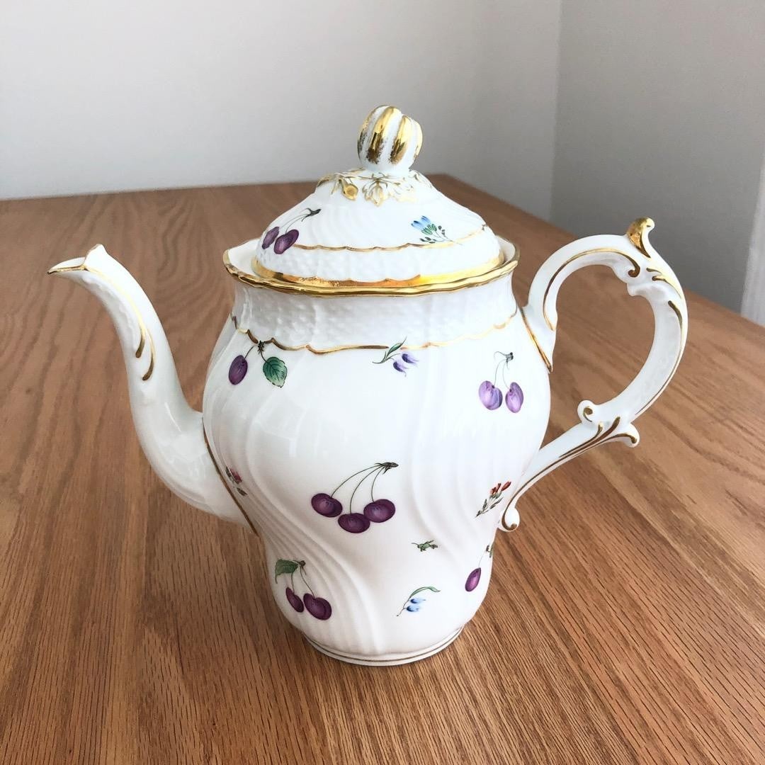 Richard Ginori Chilean teapot 1200ml White Porcelain Italy Authentic Tableware: Richard Ginori Chilean teapot 1200ml White Porcelain Italy Authentic Tableware Item Specifics: Brand: Richard Ginori Product Disclaimer: Measurements approximate; colors may vary due to lighting. Whil