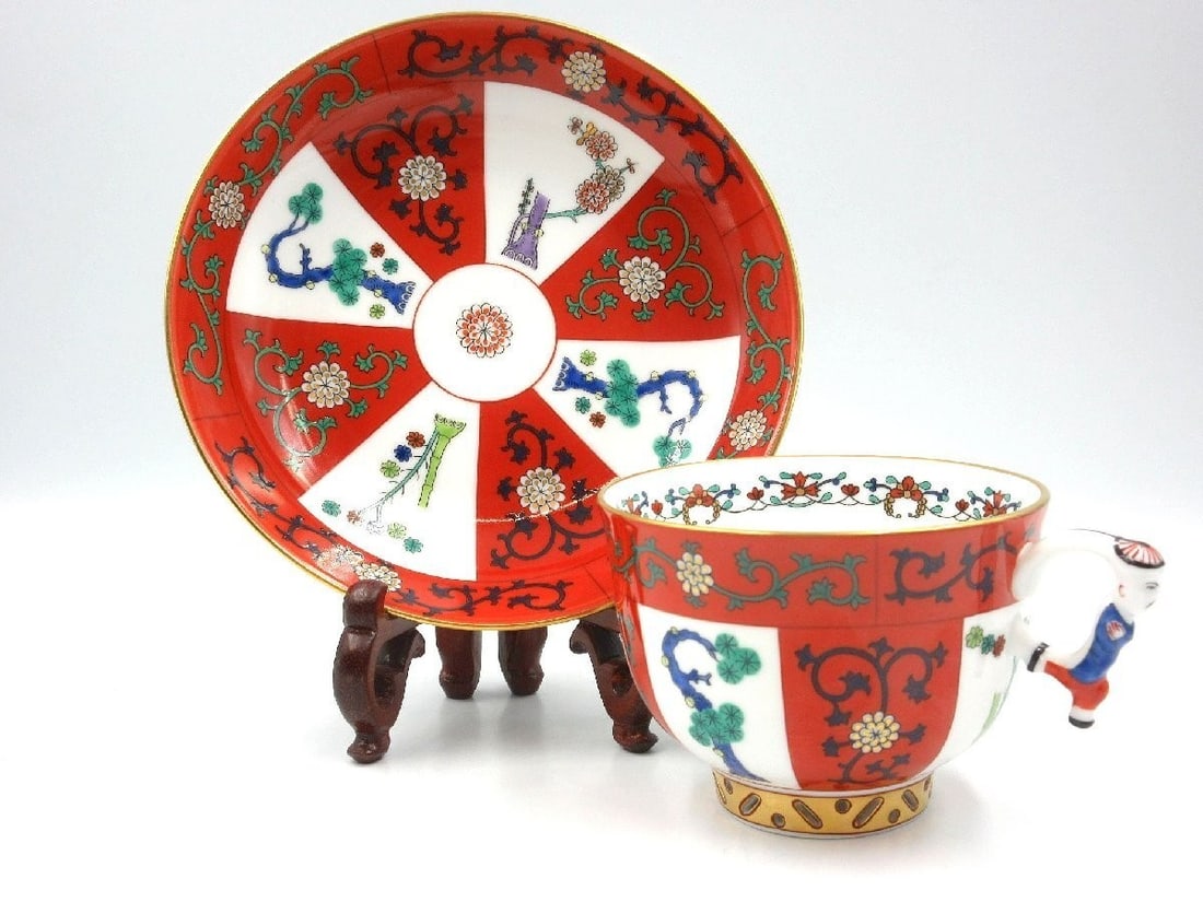 Godollo Red Chinese Master Painter Saucer Cup Herend Signed 007: Godollo Red Chinese Master Painter Saucer Cup Herend Signed 007 Item Specifics: Origin: Hungary Number Of Items In Set: 1 Pattern: Chinese Bouquet Red / Godollo Shape: Round Color: Red / Multicolor Ma