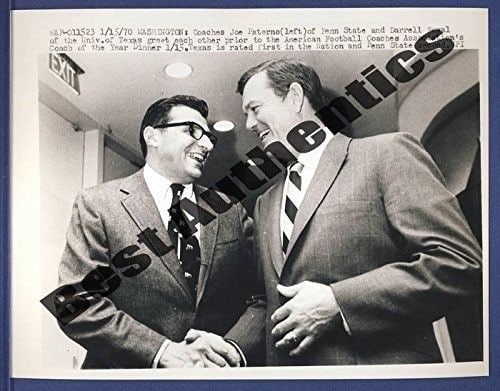 Joe Paterno Darrell Royal 7x9 1970 Wire Press Photo: Joe Paterno Darrell Royal 7x9 1970 Wire Press Photo Joe Paterno and Darrell Royal, two of college football's most iconic coaches, stand together in this 1970 wire press photo. The 7x9 inch black and w