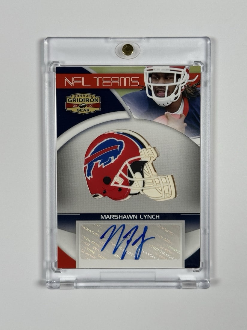 2007 DONRUSS PLAYOFF MARSHAWN LYNCH #NFLTR-34 GRIDIRON GEAR AUTO/ 30 ROOKIE: 2007 DONRUSS PLAYOFF MARSHAWN LYNCH #NFLTR-34 GRIDIRON GEAR AUTO/ 30 ROOKIE This 2007 Donruss Playoff Gridiron Gear auto features Marshawn Lynch, signed by the player, and is one of only 30 examples i