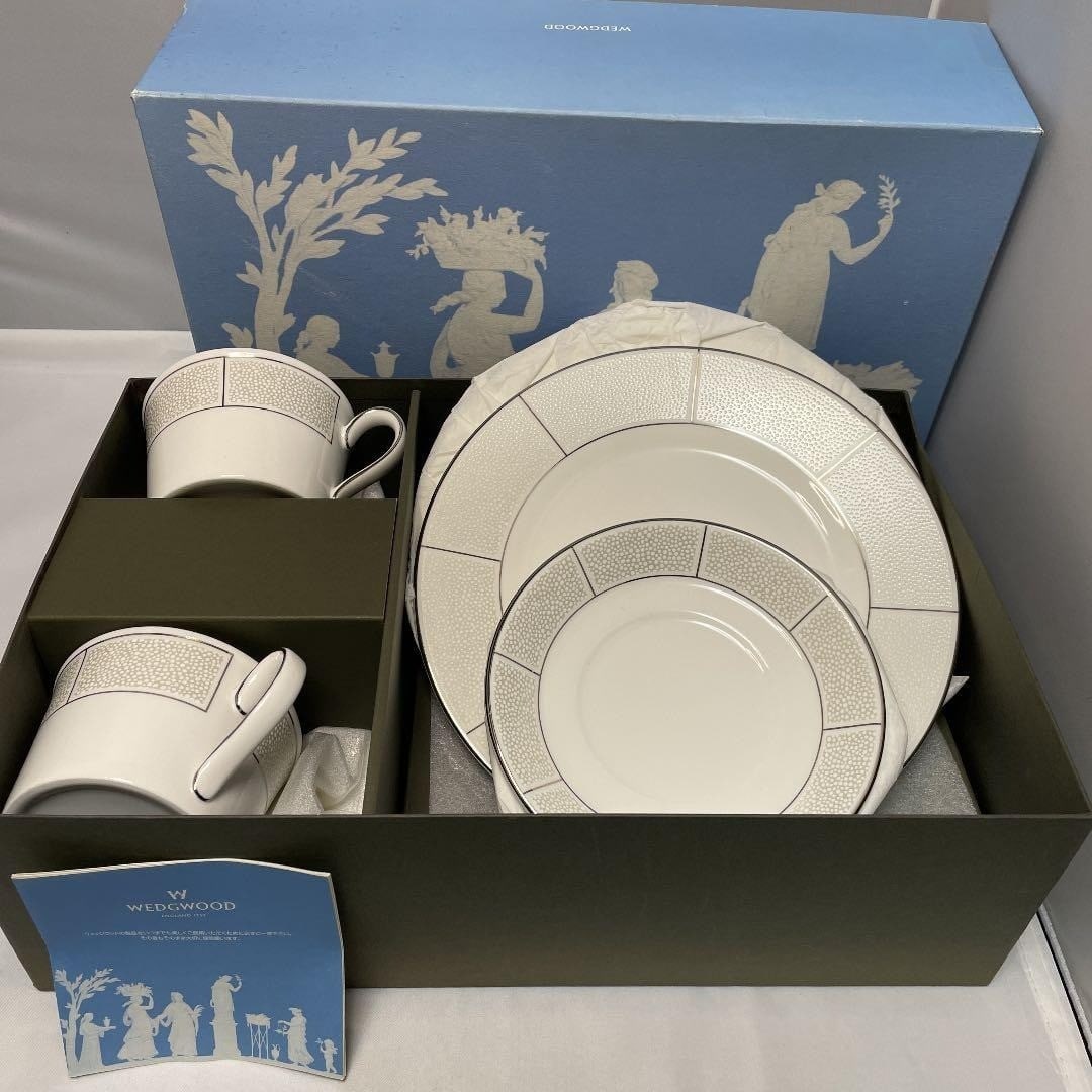 Bone White Set England With Box Cup Saucer Plate Cake Wedgwood: Bone White Set England With Box Cup Saucer Plate Cake Wedgwood Item Specifics: Convention/Event: NA Number Of Items In Set: NA Shape: NA Keeps Cold For: NA Occasion: NA Size: NA Vintage: NA Design: NA