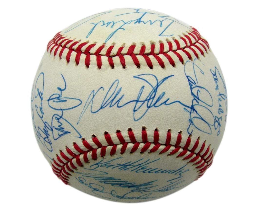 1989 Mets Team Autographed by 28 Johnson Carter Strawberry ONL Baseball 182805: 1989 Mets Team Autographed by 28 Johnson Carter Strawberry ONL Baseball 182805 This 1989 New York Mets baseball, signed by 28 players, including Johnson, Carter, and Strawberry, is a unique piece of b