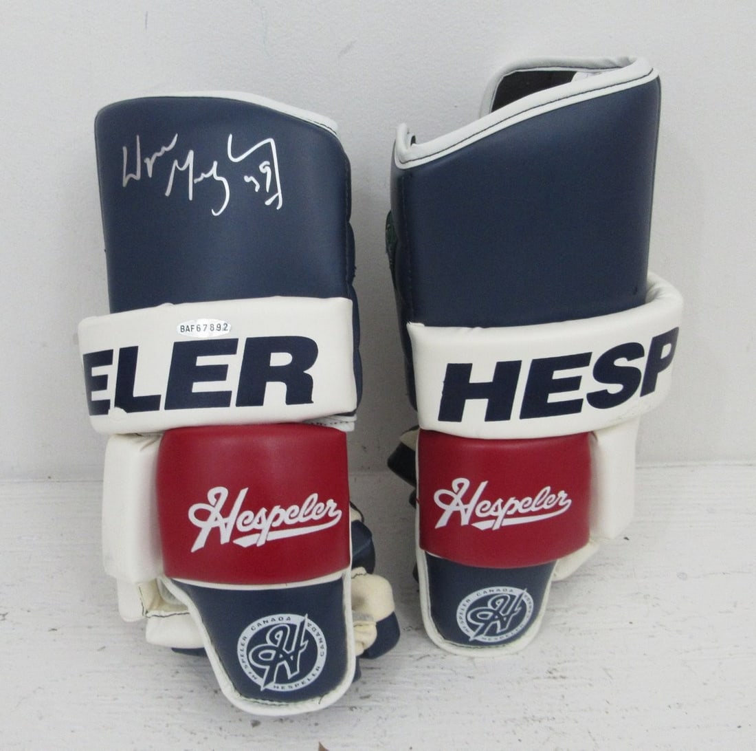 Hockey Gloves Model Game HOF Signed Wayne Gretzky Upper Deck: Hockey Gloves Model Game HOF Signed Wayne Gretzky Upper Deck Wayne Gretzky's iconic hockey gloves, signed by the Great One himself, are a must-have for any hockey enthusiast. The Upper Deck model, a