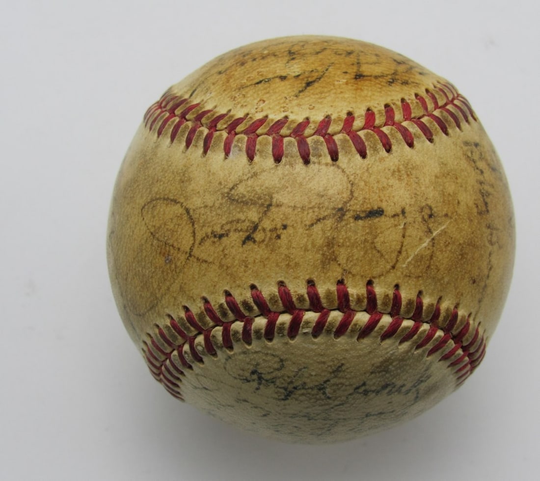 1950 Yankees WS Champs Team Signed/ Auto (25) Baseball Ford Berra Mize HOF 196295: 1950 Yankees WS Champs Team Signed/ Auto (25) Baseball Ford Berra Mize HOF 196295 Item Specifics: Original/Reprint: Original Product: Ball Sport: Baseball Team: New York Yankees Product Disclaimer: