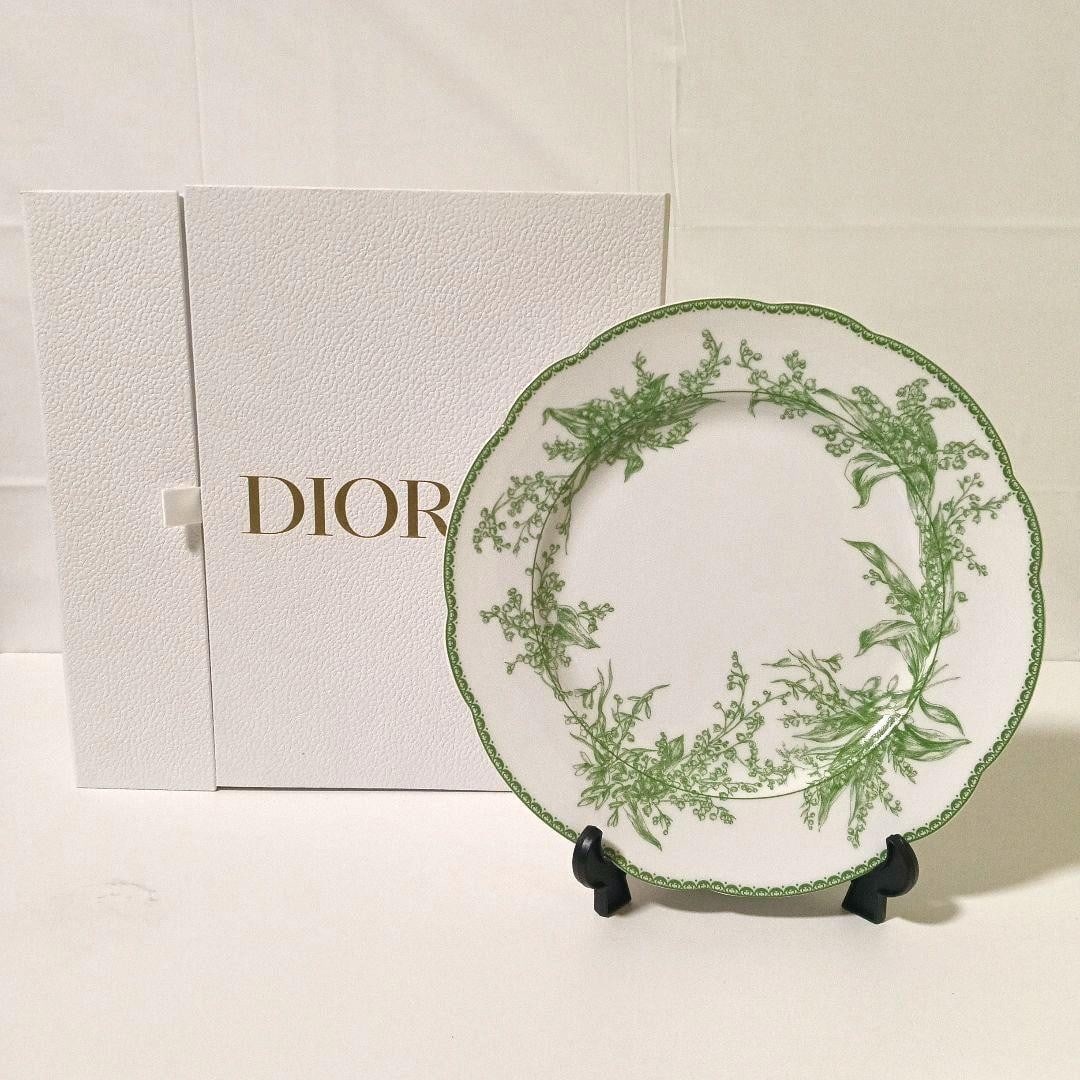 Lily of the Valley Dinner Plate 26.5cm 10.4in France by Christian Dior Vintage: Lily of the Valley Dinner Plate 26.5cm 10.4in France by Christian Dior Vintage Item Specifics: Brand: Christian Dior Type: Dinner Plate Color: Multicolor Material: Porcelain Product Disclaimer: Measur