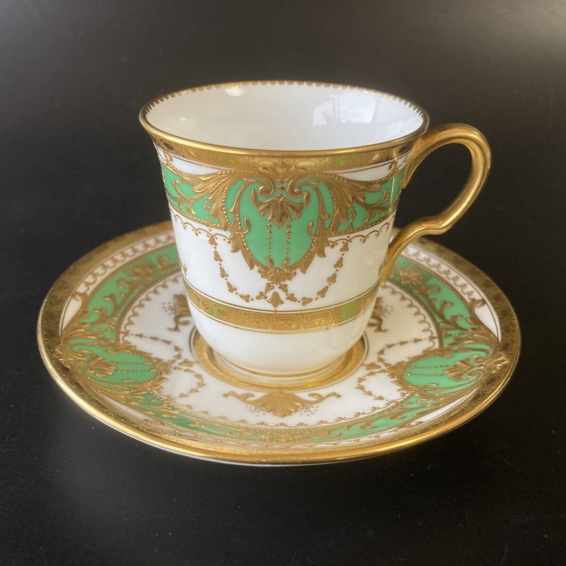 Superior Gold Cup Raised Tableware Saucer Minton Green Antique Emerald: Superior Gold Cup Raised Tableware Saucer Minton Green Antique Emerald Item Specifics: Origin: NA Number Of Items In Set: NA Shape: NA Signed By: NA Occasion: NA Keeps Cold For: NA Vintage: NA Keeps H