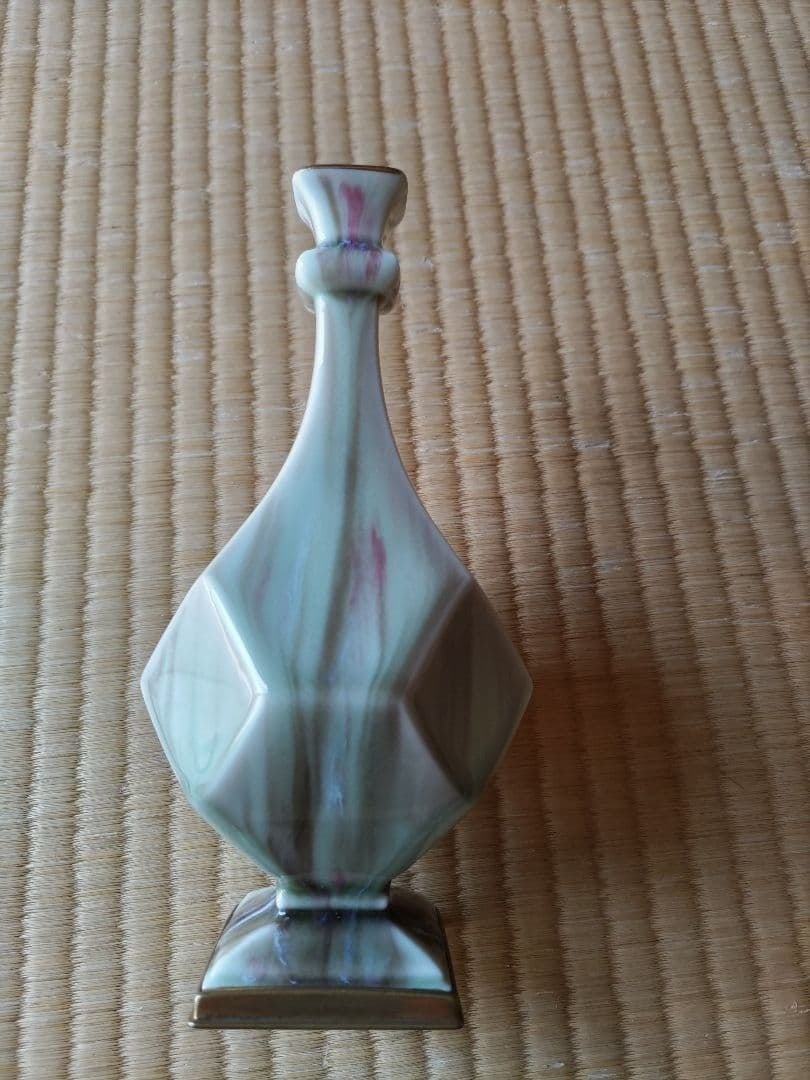 Svres vase 1886 Antique Porcelain Vase With Box French Art Collectible: Svres vase 1886 Antique Porcelain Vase With Box French Art Collectible Item Specifics: Artist: NA Antique: NA Shape: NA Signed By: NA Occasion: NA Size: NA Item Length: NA Glassmaking Technique: NA Vi