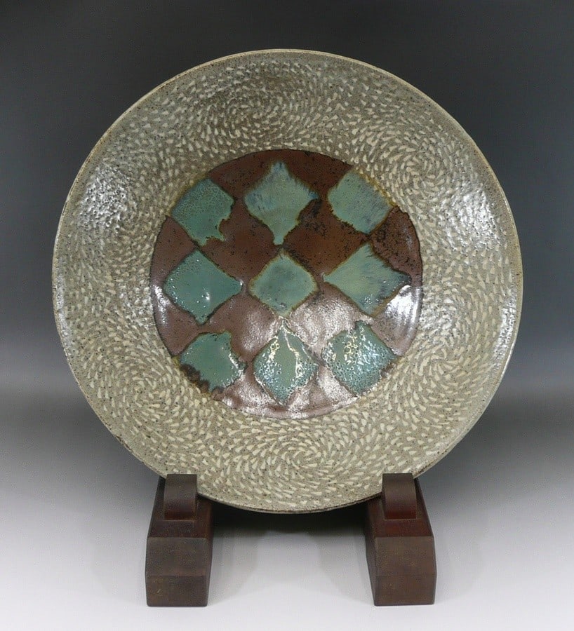 National Living Treasure Inlaid Ceramic Plate Decorative 41cm Tatsuzo Shimaoka: National Living Treasure Inlaid Ceramic Plate Decorative 41cm Tatsuzo Shimaoka Item Specifics: Artist: Tatsuzo Shimaoka Year Of Production: 1961 Style: Japanese Material: Ceramic Subject: Inlaid Decor