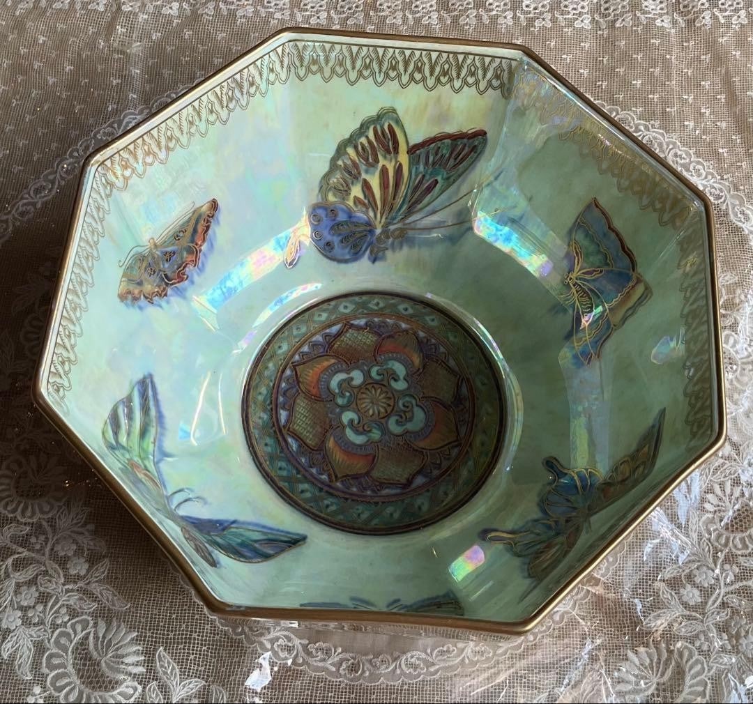 England 1920s Antique Makeig Jones Daisy Butterfly Wedgwood Lustre Bowl: England 1920s Antique Makeig Jones Daisy Butterfly Wedgwood Lustre Bowl Item Specifics: Origin: England Number Of Items In Set: One-piece Antique: Yes Shape: Octagonal Occasion: All Occasions Vintage: