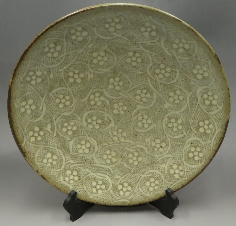 Living National Treasure Plate Inlaid Ware Mashiko Arabesque Shimaoka Tatsuzo: Living National Treasure Plate Inlaid Ware Mashiko Arabesque Shimaoka Tatsuzo Item Specifics: Artist: Tatsuzo Shimaoka Subject: Arabesque Pattern Material: Ceramic Style: Japanese Year Of Production: 