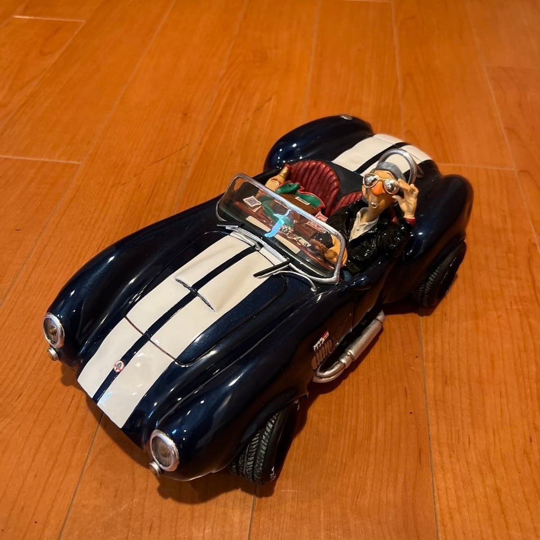 Guillermo Forchino Flashy Shelby Cobra Sports Car Figurine Limited: Guillermo Forchino Flashy Shelby Cobra Sports Car Figurine Limited Item Specifics: Artist: guillermo forchino Occasion: All Occasions Color: Blue Material: Resin Subject: Sports Cars Brand: Forchino T