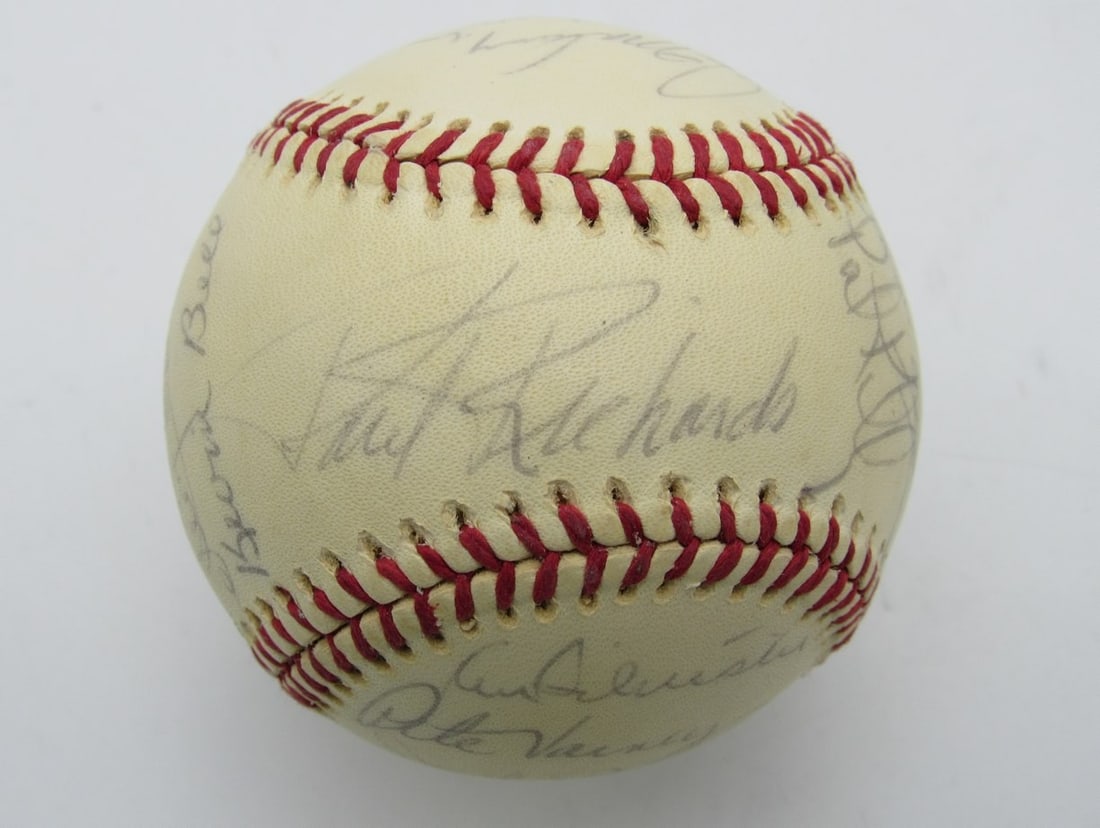 1976 White Sox Team Signed/ Autograph (25) OAL Baseball Gossage Minoso HOF 199986: 1976 White Sox Team Signed/ Autograph (25) OAL Baseball Gossage Minoso HOF 199986 25 signed baseballs from the 1976 Chicago White Sox, including a notable autograph from legendary players Gossage and 