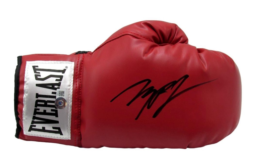 Michael B. Jordan Autographed Red Right Boxing Glove "Creed" Beckett 181197 (1 of 4)