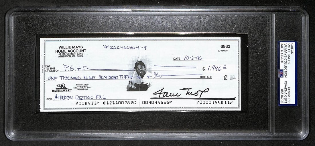 Willie Mays HOF Signed/ Auto 2006 Bank Check PSA/ DNA GEM MT 10 211185: Willie Mays HOF Signed/ Auto 2006 Bank Check PSA/ DNA GEM MT 10 211185 Willie Mays' 2006 Bank Check features a stunning autograph, certified by PSA and DNA Authentication Services as a Gem Mint 10. Th